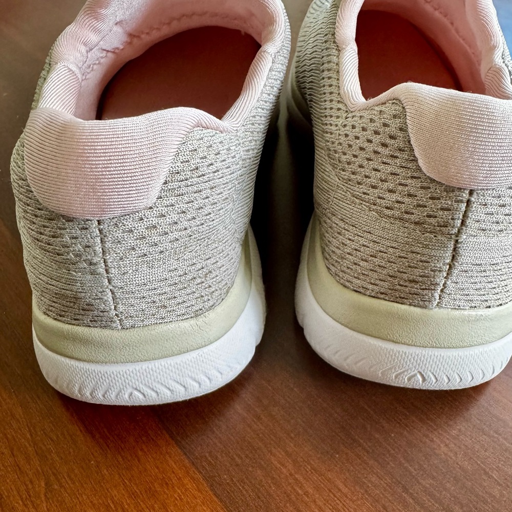EUC Skechers Women's Taupe Slip-on Washable Sneakers size 7 - Picture 6 of 7